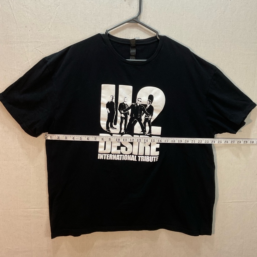 U2 DESIRE International Tribute Band Graphic Tee- Black Gildan soft style/XXL
A+